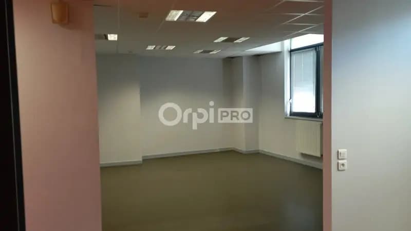 Bureau dans Reims à louer - Photo intérieure – Image 1 sur 5
