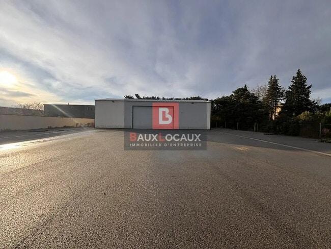 Plus de détails pour Local d’activités à vendre