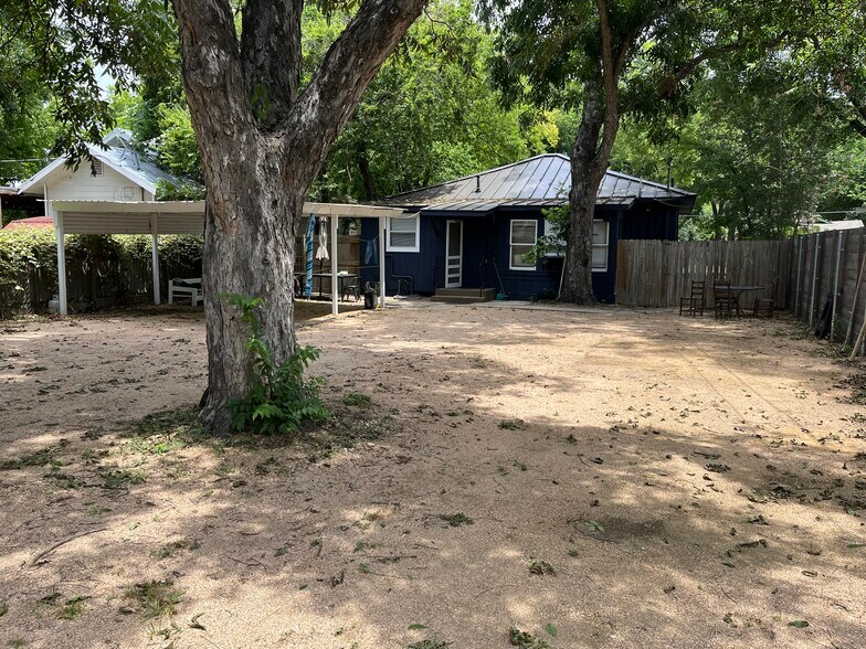 2511 E Cesar Chavez St, Austin, TX à vendre - Photo de l’immeuble – Image 2 sur 13