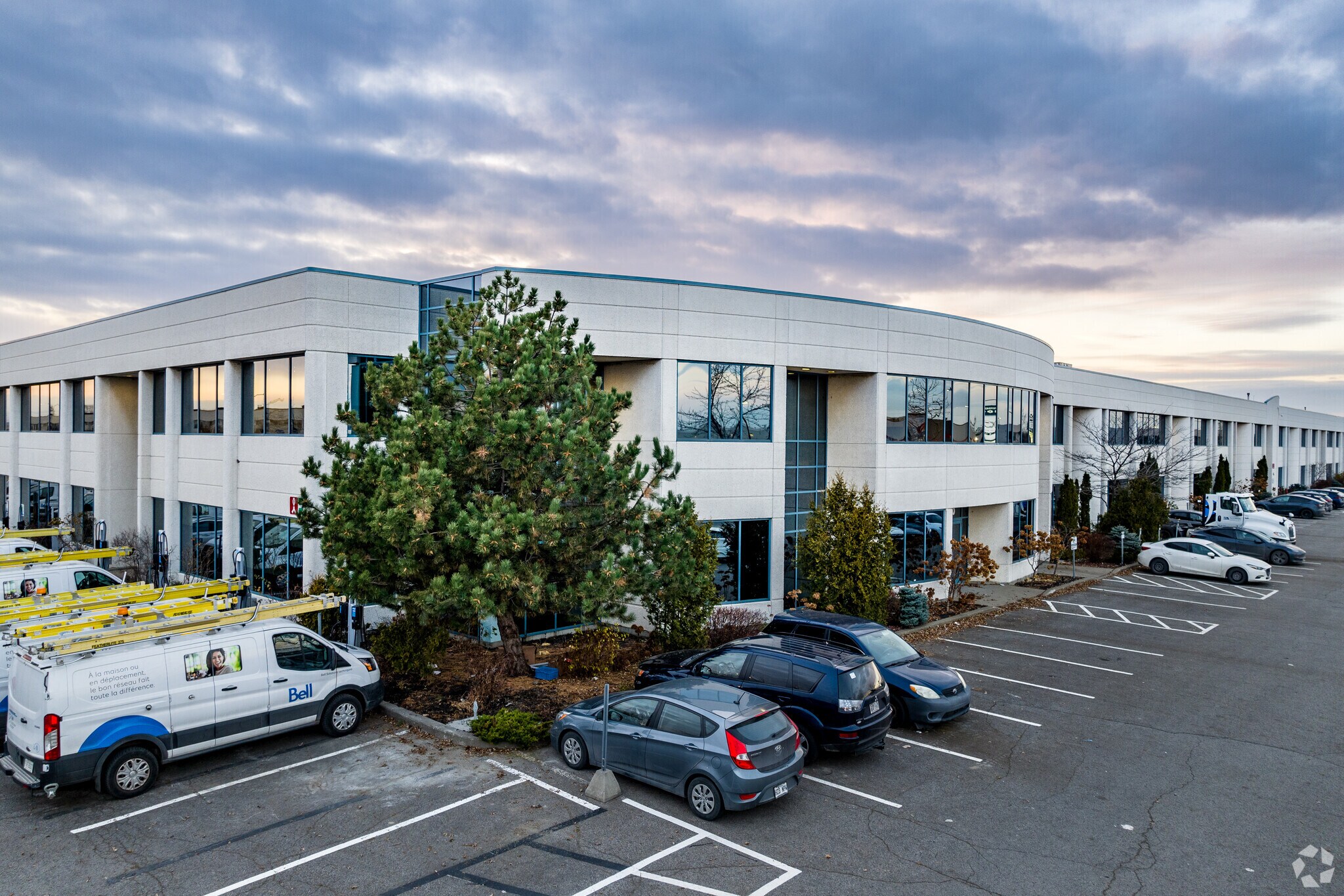 8240 Ch Du Golf, Montréal, QC à louer Photo de l’immeuble– Image 1 sur 8