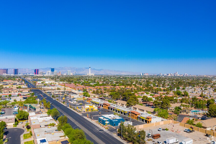 3242 E Desert Inn Rd, Las Vegas, NV à louer - Aérien – Image 3 sur 9