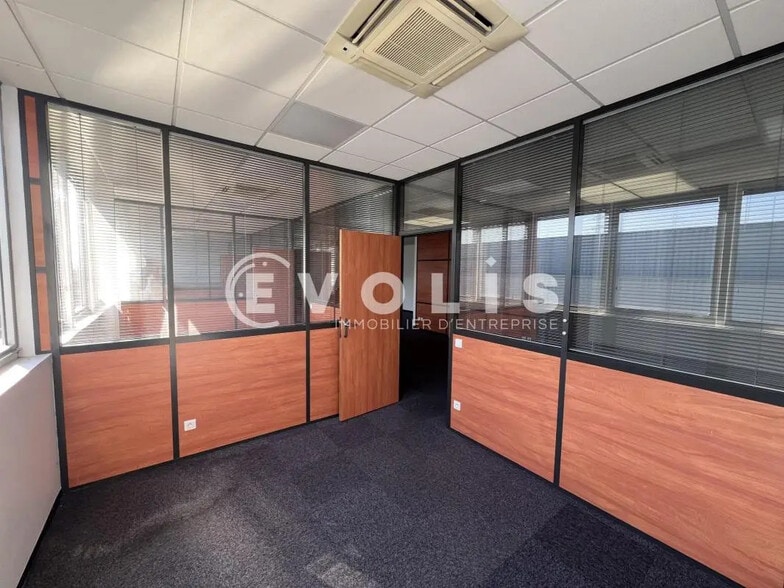 62-66 Rue Louis Ampere, Neuilly-sur-Marne à louer - Photo de l’immeuble – Image 3 sur 29