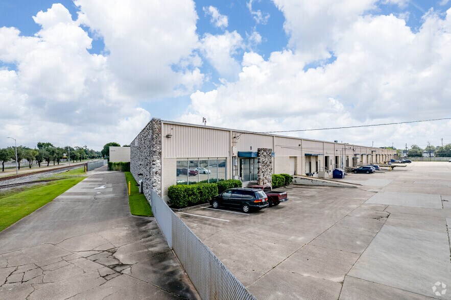 5990-5998 Griggs Rd, Houston, TX à louer - Photo principale – Image 1 sur 1