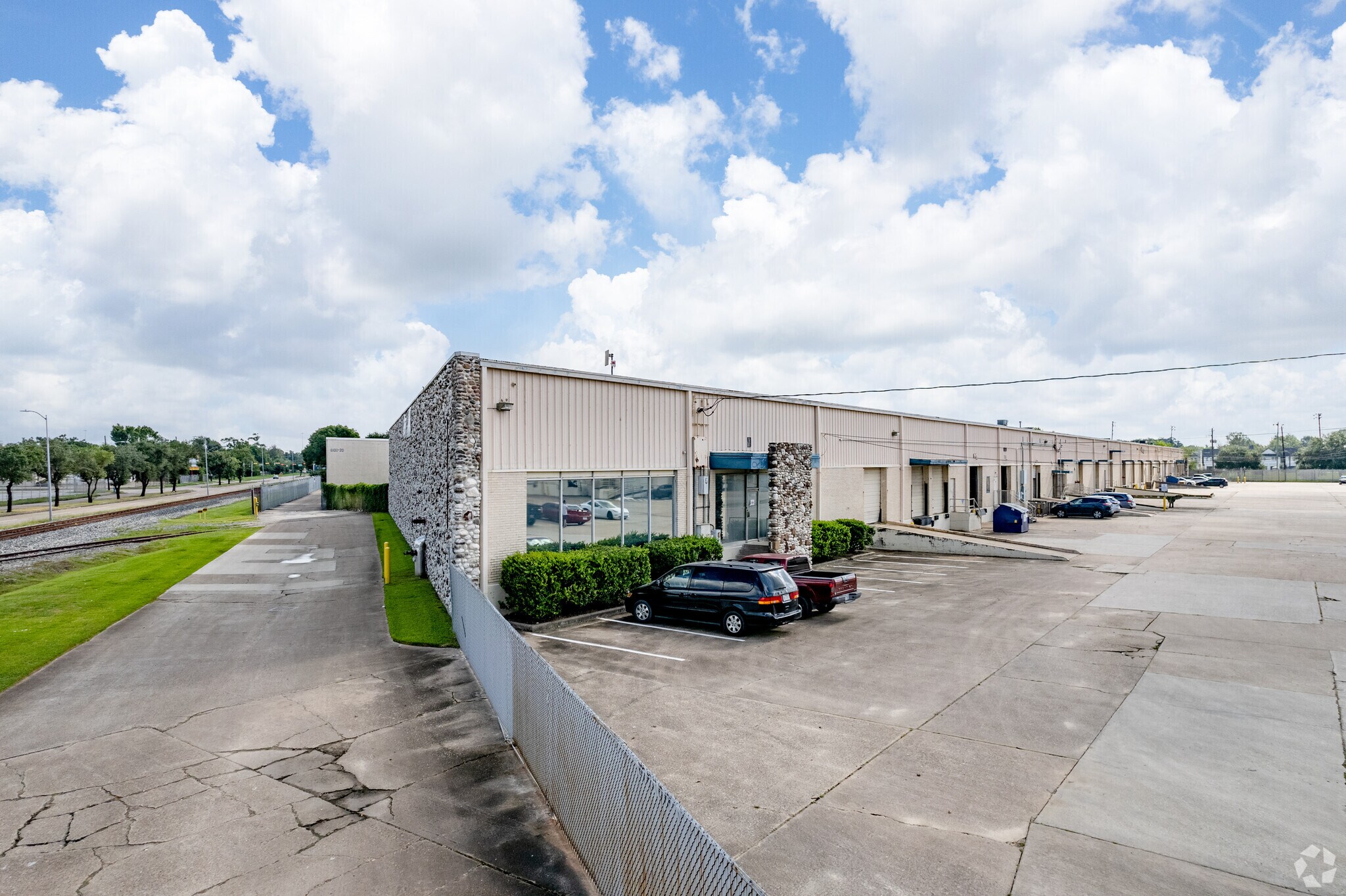 5990-5998 Griggs Rd, Houston, TX à louer Photo principale– Image 1 sur 2