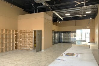 1100-1148 Douglas Rd, Oswego, IL à louer Photo intérieure– Image 1 sur 4