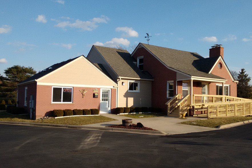 31500 Schoenherr Rd, Warren, MI à vendre - Photo principale – Image 1 sur 36
