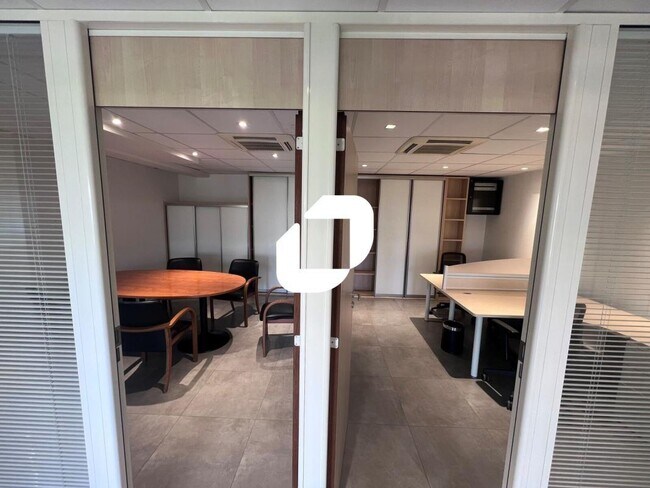 Plus de détails pour Bureau à vendre