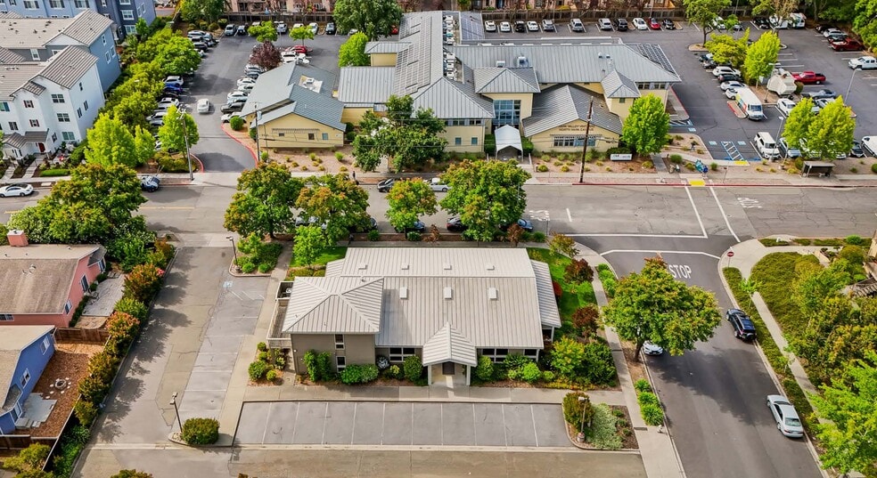 3200 Villa Ln, Napa, CA à vendre - Photo de l’immeuble – Image 3 sur 7