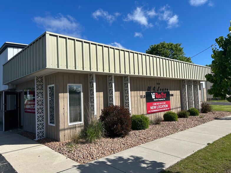 616 S Military Rd, Fond Du Lac, WI à louer - Photo de l’immeuble – Image 2 sur 8