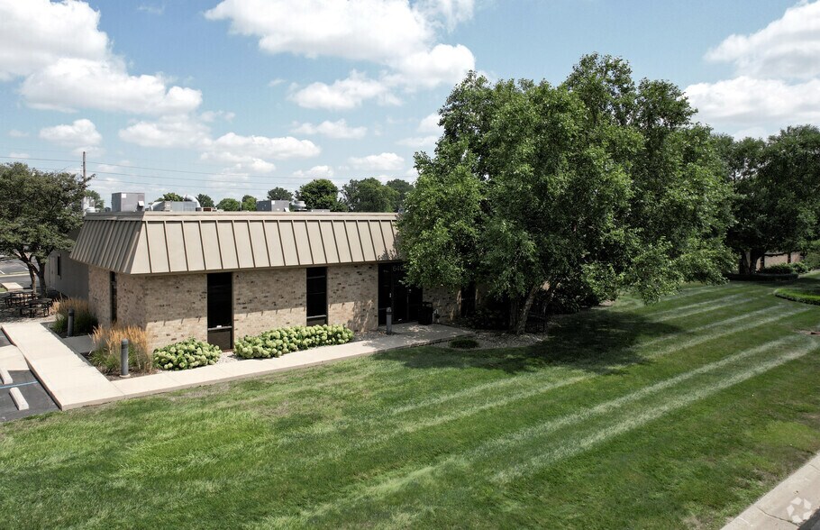 6402-6410 Castleplace Dr, Indianapolis, IN à louer - Photo de l’immeuble – Image 1 sur 3