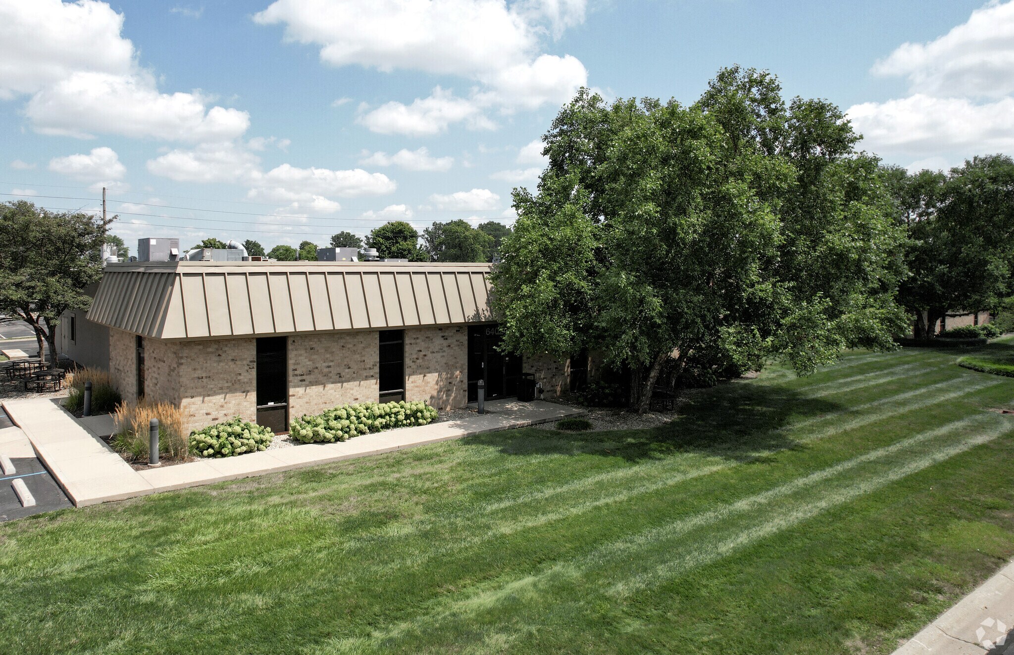 6402-6410 Castleplace Dr, Indianapolis, IN à louer Photo de l’immeuble– Image 1 sur 4
