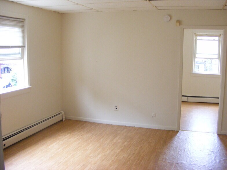 268 Forrest St, Jersey City, NJ à vendre - Photo intérieure – Image 3 sur 9