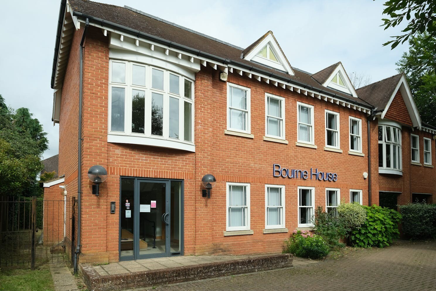 Queen St, Gomshall à vendre Photo de l’immeuble– Image 1 sur 6