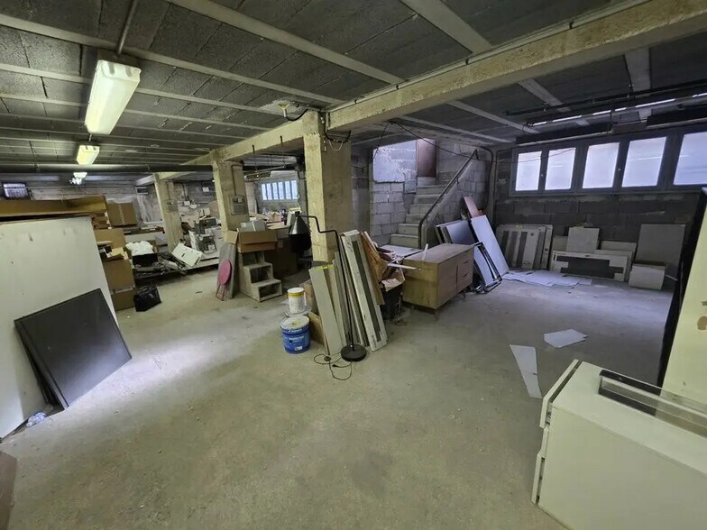 Industriel/Logistique dans La Trinité à louer - Photo de l’immeuble – Image 3 sur 12