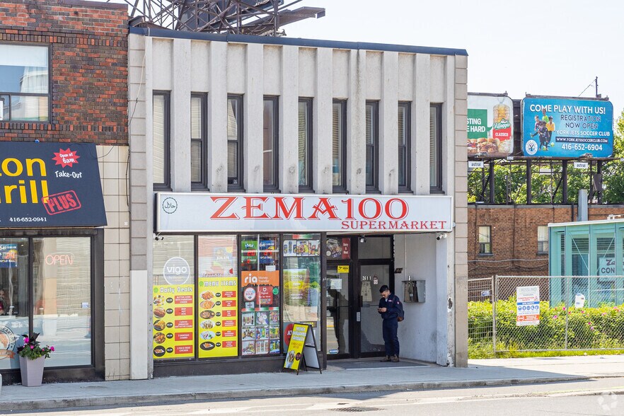 2611 Eglinton Ave W, Toronto, ON à vendre - Photo de l’immeuble – Image 2 sur 2
