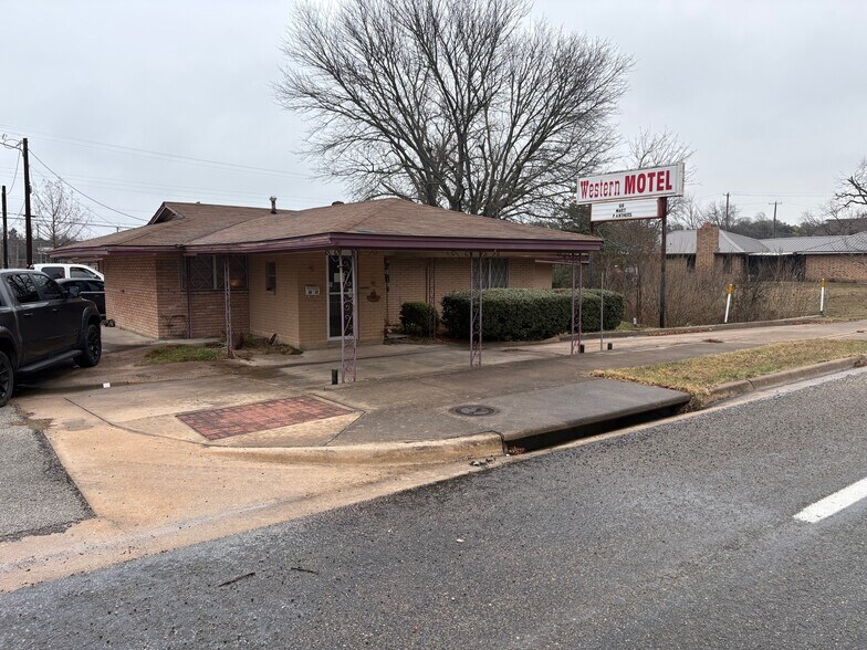 1201 E Texas Ave, Mart, TX à vendre - Photo de l’immeuble – Image 2 sur 5