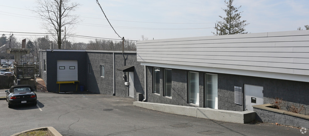 104 Bellerose Ave, East Northport, NY à louer - Photo principale – Image 2 sur 7