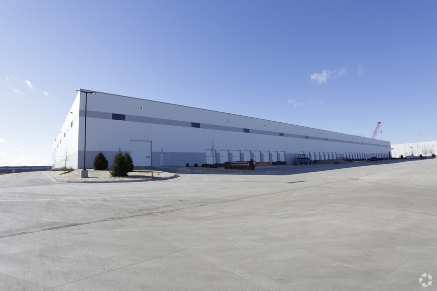 1365-1395 Brewster Creek Blvd, Bartlett, IL à louer - Photo de l’immeuble – Image 2 sur 5
