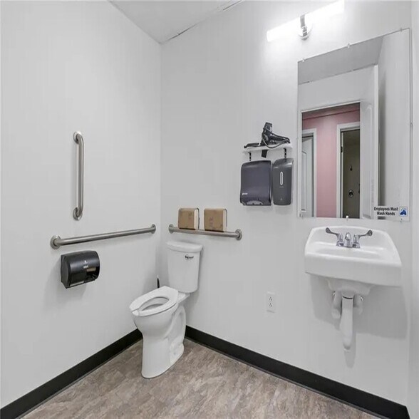 596 E Main St, Batavia, NY à louer - Photo de l’immeuble – Image 2 sur 21