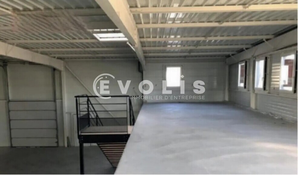 Local d'activités dans Piolenc à vendre - Photo de l’immeuble – Image 2 sur 8