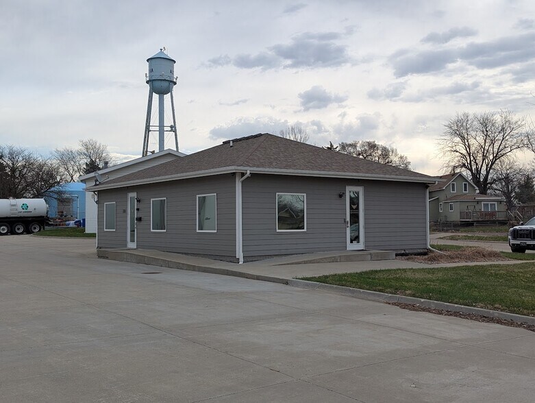 208 3rd St SW, Altoona, IA à louer - Photo de l’immeuble – Image 2 sur 5