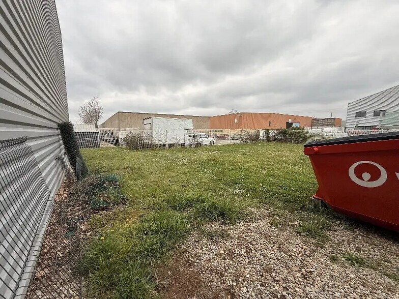 Bureau dans Meyzieu à louer - Photo de l’immeuble – Image 2 sur 7