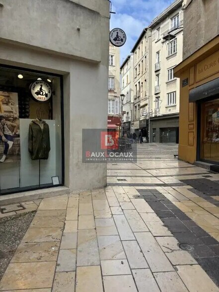 Local commercial dans Avignon à louer - Photo de l’immeuble – Image 2 sur 5