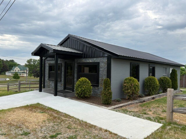 96 E Doughton St, Sparta, NC à vendre Photo de l’immeuble– Image 1 sur 7
