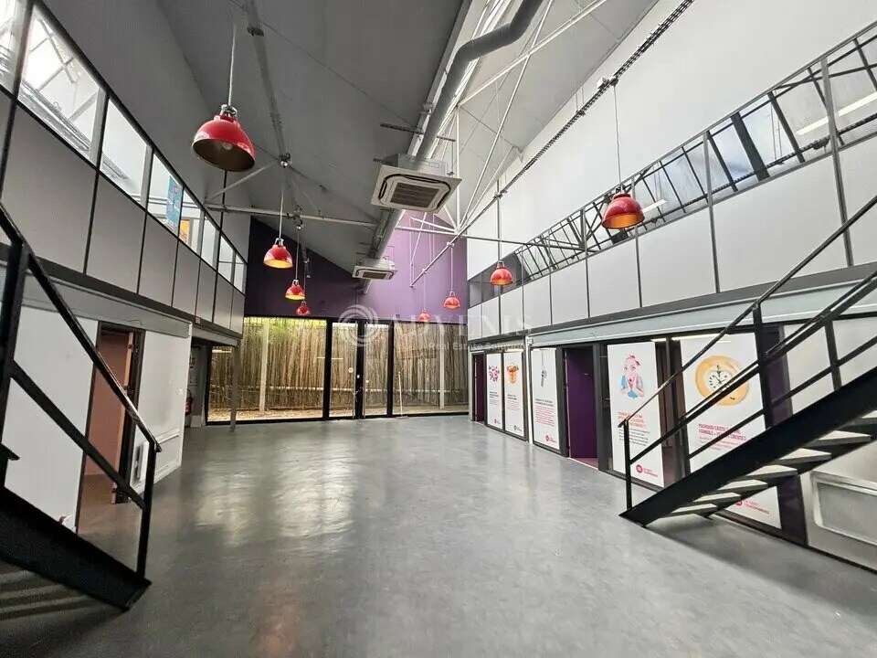 Bureau dans Montreuil à louer Photo de l’immeuble– Image 1 sur 8