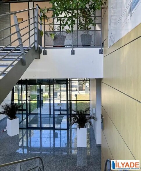 15 Avenue Andre Roussin, Marseille à louer - Hall d’entrée – Image 2 sur 9