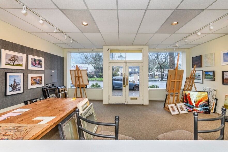 1824 Sir Francis Drake Blvd, Fairfax, CA à vendre - Photo intérieure – Image 2 sur 21