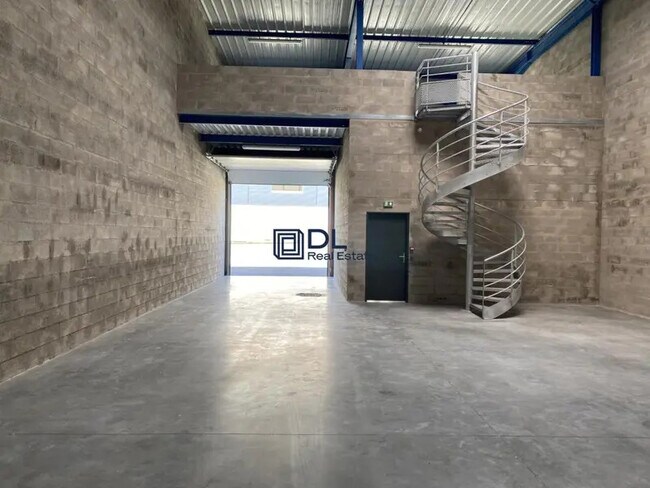 Plus de détails pour Industriel/Logistique à louer