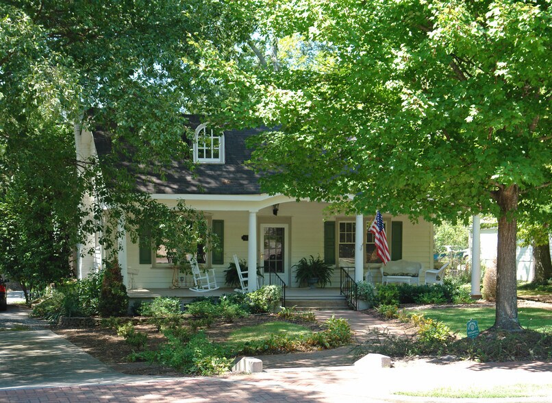 1124 Canton St, Roswell, GA à louer - Photo principale – Image 1 sur 3