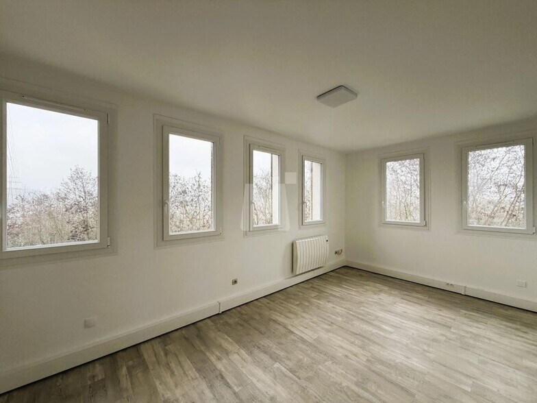 Bureau dans Igny à vendre - Photo intérieure – Image 2 sur 9