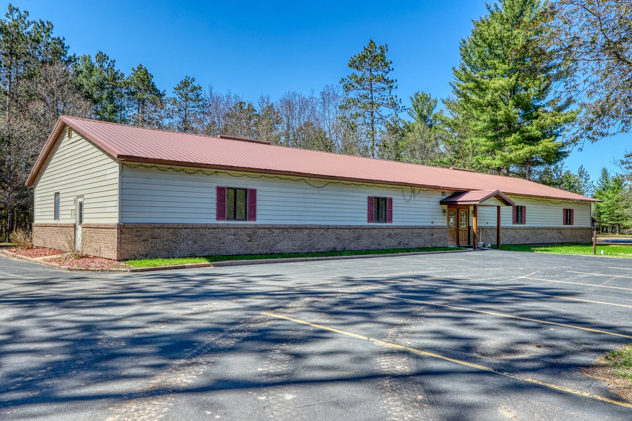 10045 N State Road 27, Hayward, WI à vendre Photo principale– Image 1 sur 39