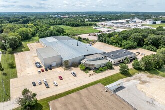 2975 Airline Cir, Waterloo, IA - VUE AÉRIENNE vue de carte - Image1