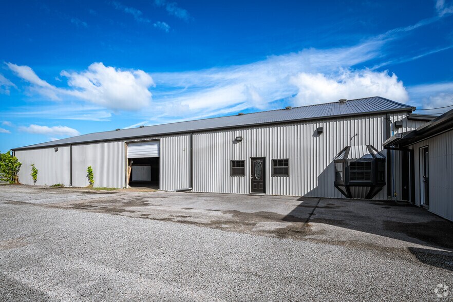 1618 Callaway Dr, Alvin, TX à louer - Photo de l’immeuble – Image 3 sur 47