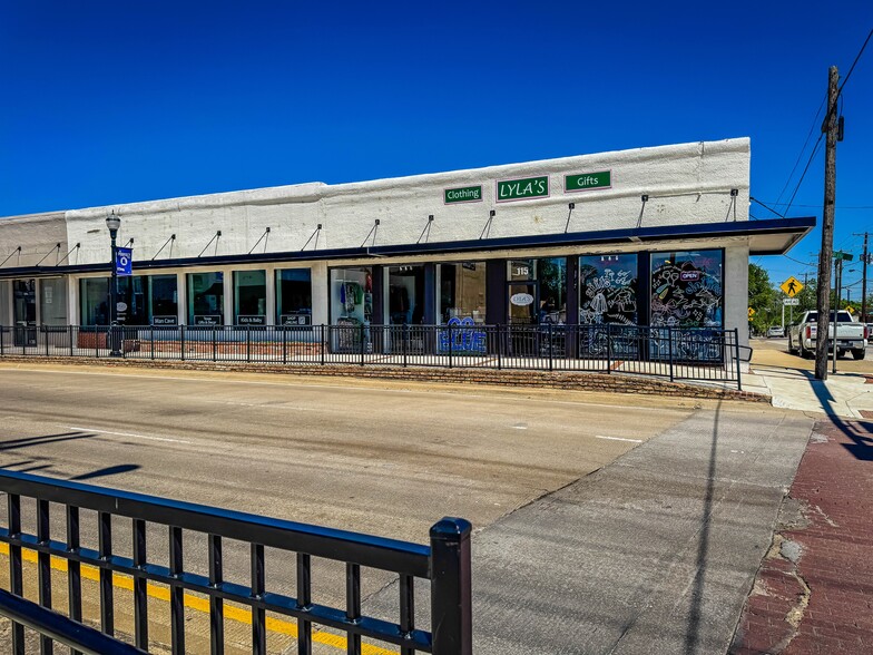 115 S Goliad St, Rockwall, TX à louer - Photo de l’immeuble – Image 2 sur 14