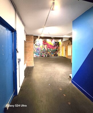 Plus de détails pour 411 W 39th St, New York, NY - Bureau/Local commercial à louer