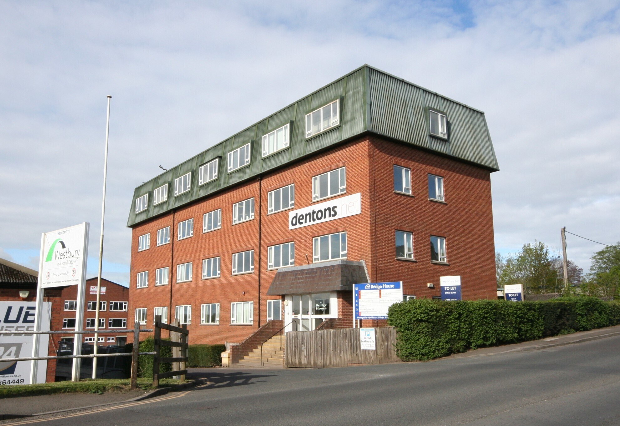 Station Rd, Westbury à louer Photo de l’immeuble– Image 1 sur 4