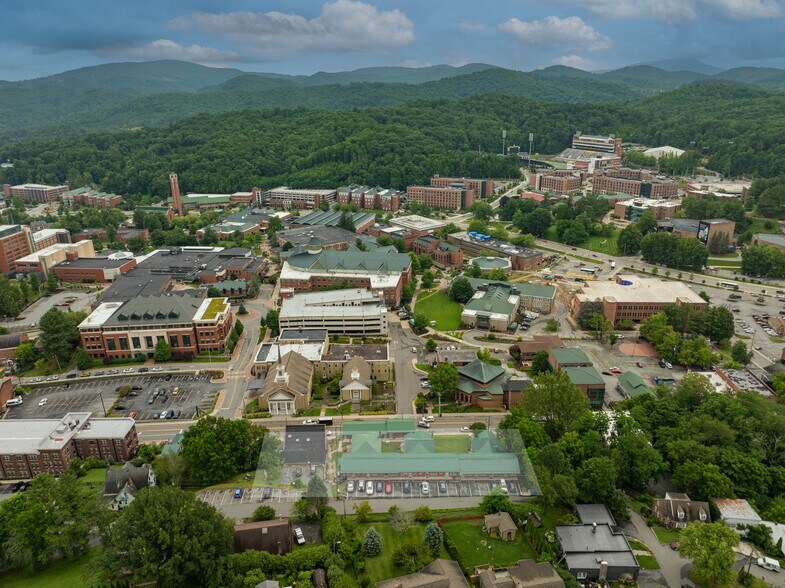 380 W King St, Boone, NC à vendre - Photo de l’immeuble – Image 3 sur 28