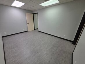 4102 Woodlawn Ave, Pasadena, TX à louer Photo intérieure– Image 1 sur 11