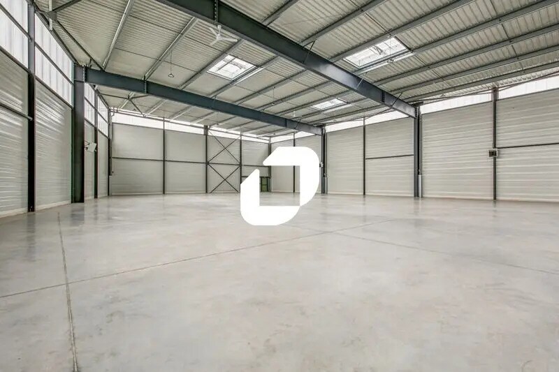 Local d’activités dans Stains à louer - Photo de l’immeuble – Image 3 sur 30