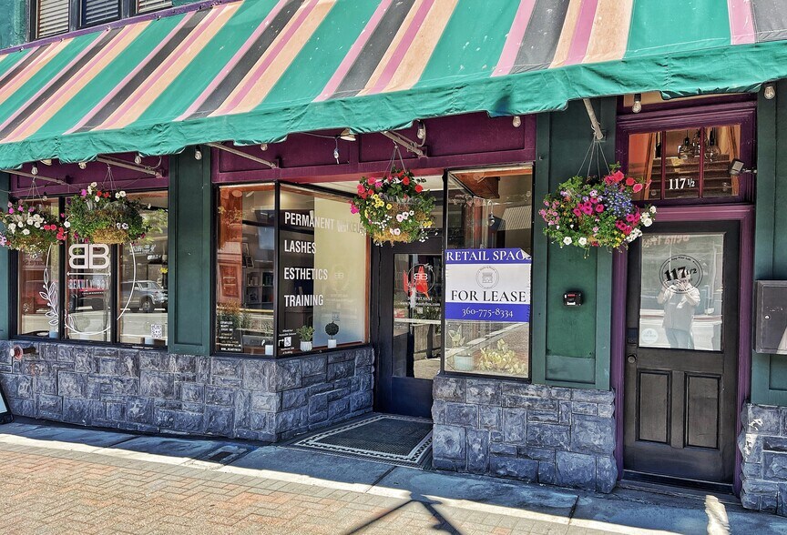 117 E 1st St, Port Angeles, WA à louer - Photo de l’immeuble – Image 1 sur 13