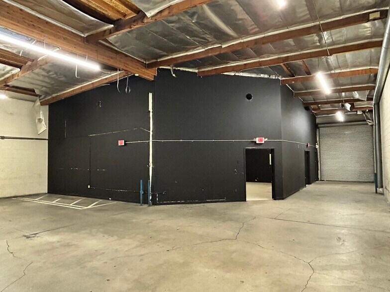 770 E 17th St, Los Angeles, CA à vendre - Photo de l’immeuble – Image 3 sur 10