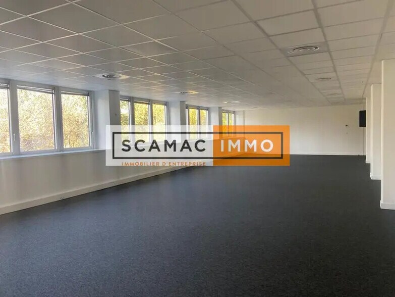 Bureau dans Vélizy-Villacoublay à louer - Photo de l’immeuble – Image 2 sur 10
