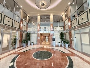 8200 NW 41st St, Miami, FL à louer Photo intérieure– Image 2 sur 17