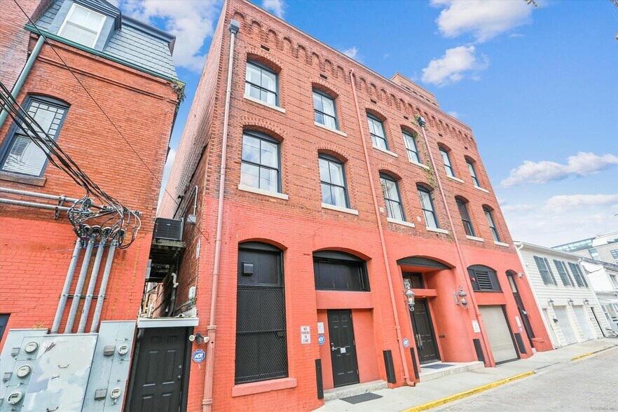 2 E Perry Ln, Savannah, GA à vendre - Photo de l’immeuble – Image 2 sur 6