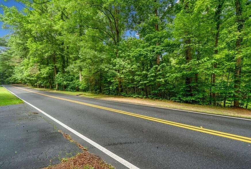 2260 Spalding Dr, Sandy Springs, GA à vendre - Photo de l’immeuble – Image 2 sur 5