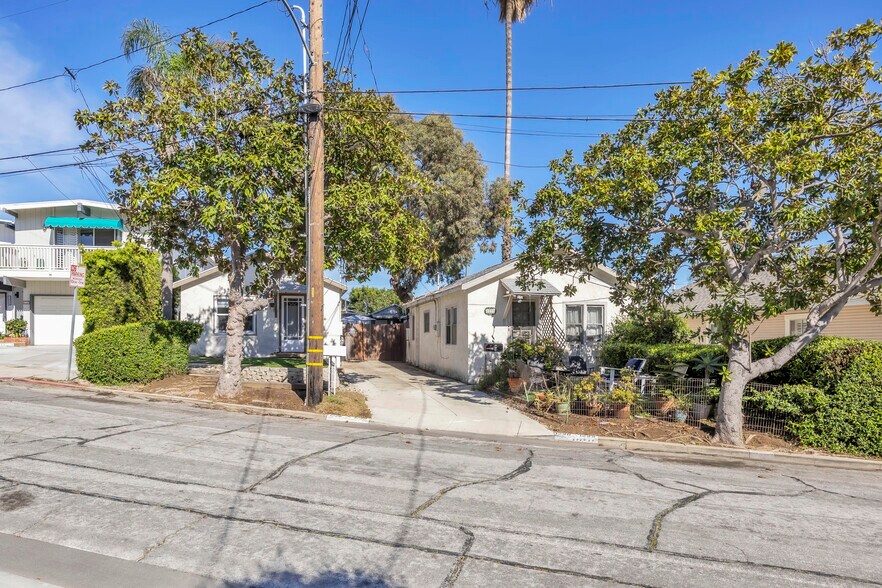 1222 Corona St, Hermosa Beach, CA à vendre - Photo de l’immeuble – Image 2 sur 21